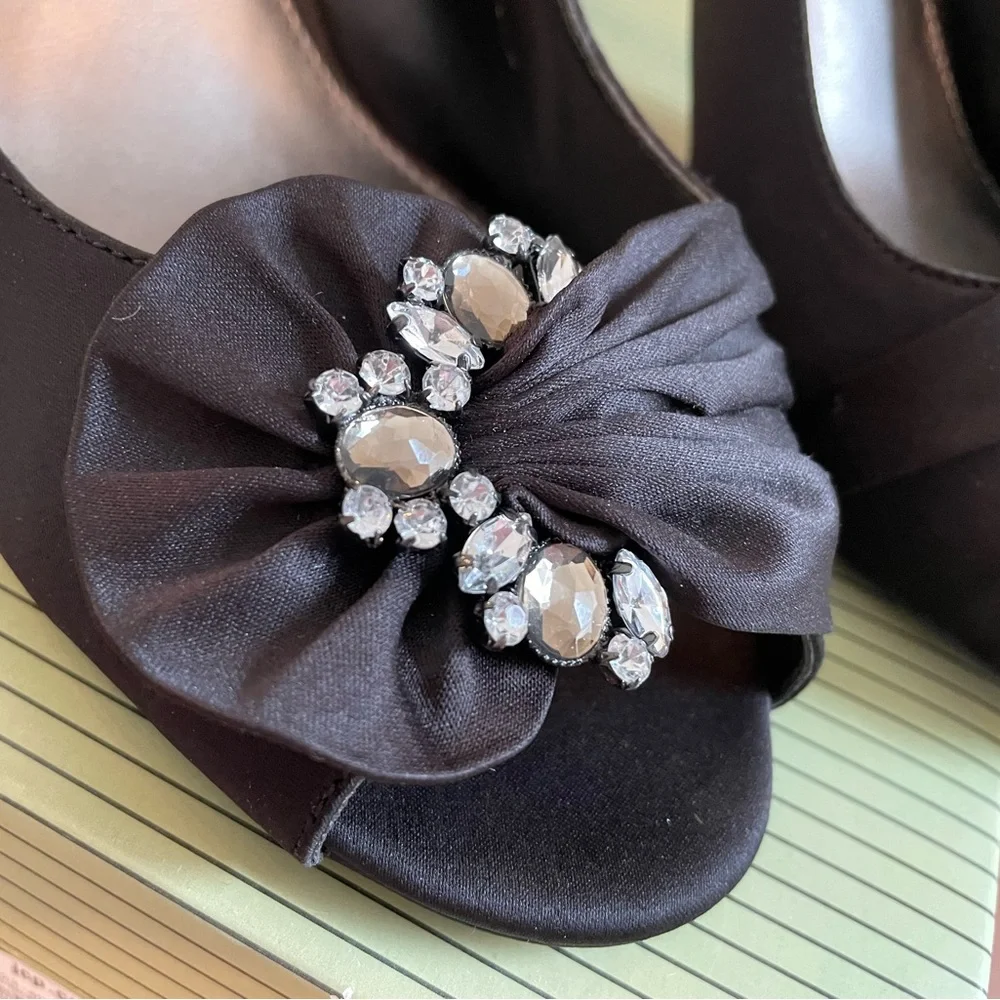 Jacqueline Ferrar Abigail peep toe pumps size 9.5- black satin- worn 1 time - Picture 5 of 7